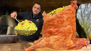 غذای سنتی آذربایجان؛ پخت ۱۰ کیلو پلو با گوشت بره تازه