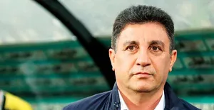 حرکات نمایشی امیر قلعه‌نویی در مقابل مهدی طارمی و رامین رضاییان