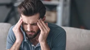 چرا هنگام روزه‌داری سردرد می‌گیریم؟