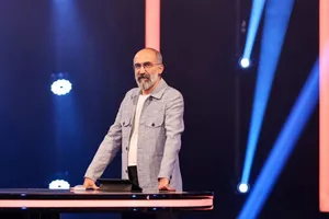 تغییر چهره چشمگیر هادی حجازی‌فر در شبکه سه