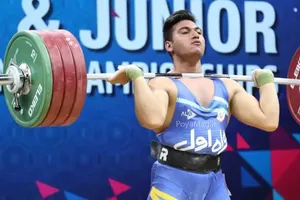 مدال طلای حرکت دوضرب مسابقات قهرمانی آسیا به علیرضا نصیری رسید